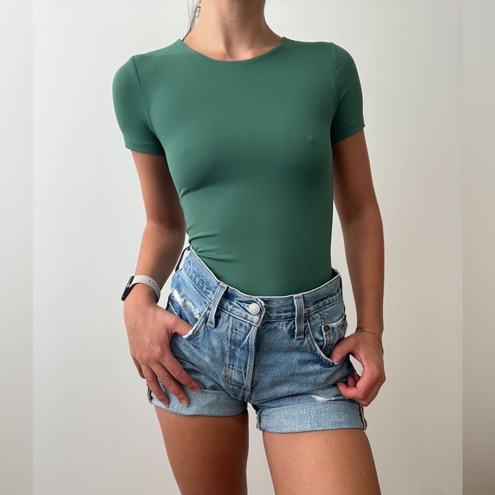 Aritzia bodysuit 💚💚